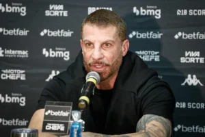 Pedrinho sobe o tom contra BAP e acusa presidente do Flamengo de perseguição ao Vasco