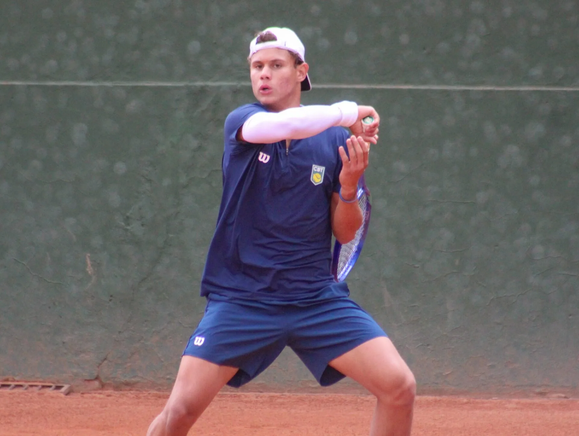 Cuiabano Livas Damázio vence simples e duplas, e Brasil mantém 100% no Sul-Americano Sub-16