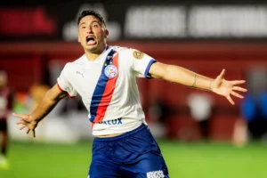 Bahia vence Vitória no Barradão e se mantém no G6 do Brasileirão; veja os gols