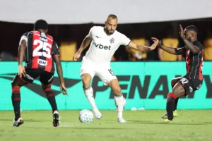 Vitória bate Botafogo no Barradão e encerra sequência de três derrotas no Brasileirão; veja o gol