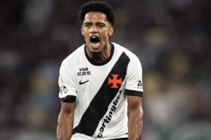 Brenner marca contra o ex-clube, Vasco vence o Fluminense e garante vaga nas quartas da Copa do Brasil; veja os gols