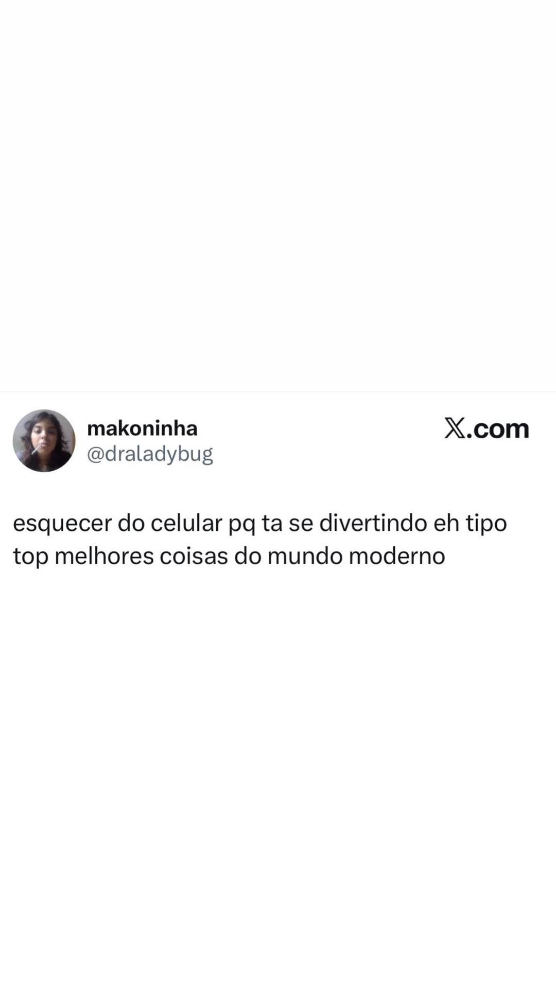 Esquecer do celular porque tá se divertindo é coisa top do mundo moderno