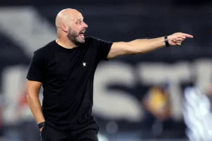 Botafogo demite Franclim Carvalho após goleada por 6 a 1 e anuncia mudanças na comissão