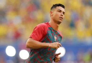 Cristiano Ronaldo surpreende seguidores ao aparecer ruivo em nova foto