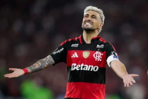 Flamengo bate Cruzeiro no Maracanã e confirma classificação às quartas da Libertadores; veja os gols