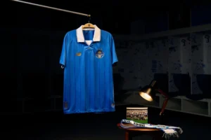 Grêmio celebra 30 anos da tríplice coroa com lançamento de terceiro uniforme