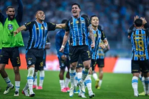 Pavón marca em cobrança de falta, Grêmio vence o Mirassol e avança às quartas da Copa do Brasil; veja o gol