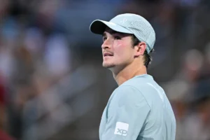 Lesão tira João Fonseca do US Open e brasileiro adia retorno às quadras