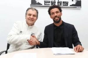 Após dias de incerteza, Vozinha assina com o Colo-Colo e encerra novela no mercado da bola; veja vídeo