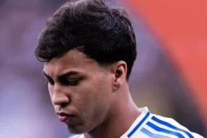Kaio Jorge vira alvo do STJD e pode pegar até 12 jogos de suspensão após lance em clássico