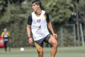 São Paulo libera Nicolas para voltar aos treinos após atropelamento que terminou com morte de idoso