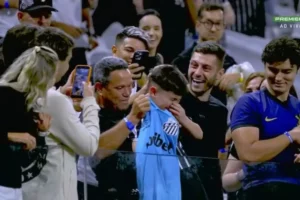 Gaviões da Fiel condena hostilidade contra criança após garoto receber camisa de Neymar