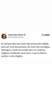 Meme questiona se a religião é necessária para saber o que é certo ou errado de em destaque