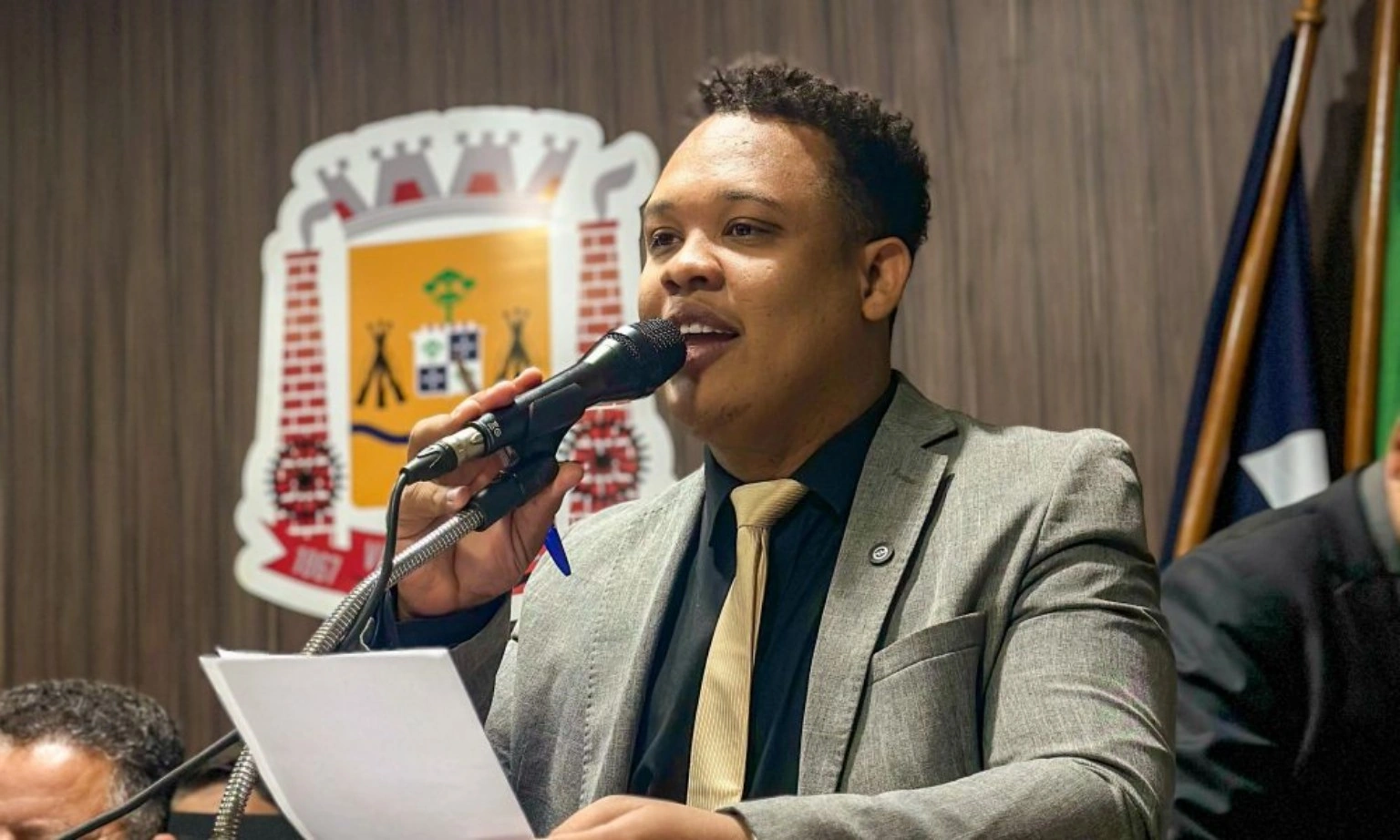 Caio Cordeiro presta homenagem a pastor que recebeu título de cidadão várzea-grandense antes de morrer; veja vídeo