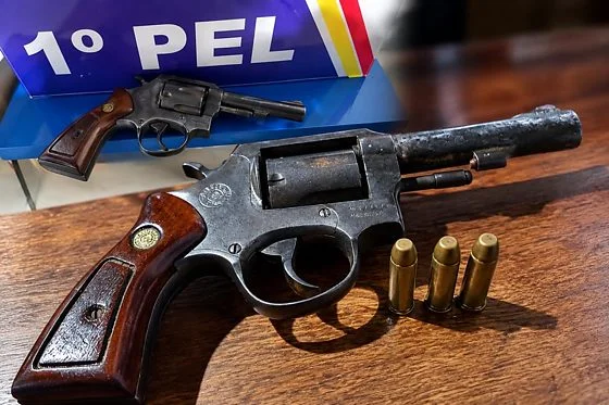 Briga generalizada em bar termina com homem ferido e revólver apreendido em Apiacás