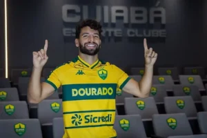 Pepê denuncia Vitória por cinco meses de salários atrasados e cobra mais de R$ 2 milhões