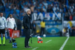 Luís Castro se despede do Grêmio após nove meses e deseja “futuro de muitas conquistas”