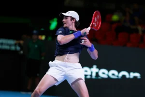 João Fonseca reage após perder primeiro set e coloca Brasil em vantagem na Copa Davis; veja vídeo