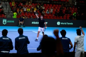Gustavo Heide derruba Wawrinka de virada e deixa Brasil a uma vitória da classificação na Copa Davis; veja vídeo