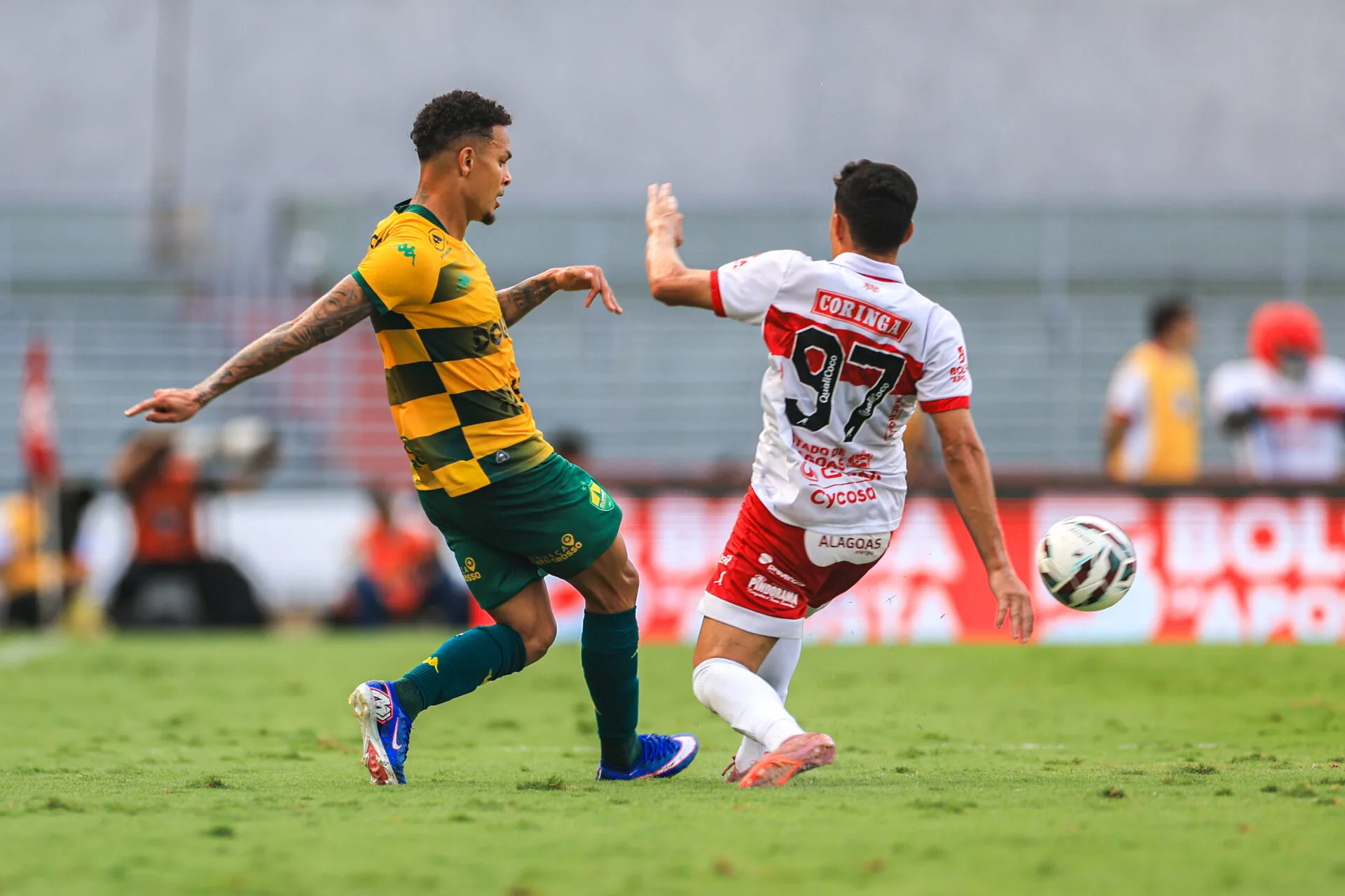 Cuiabá sofre 3 a 0 para o CRB e perde chance de avançar na tabela da Série B; veja os gols
