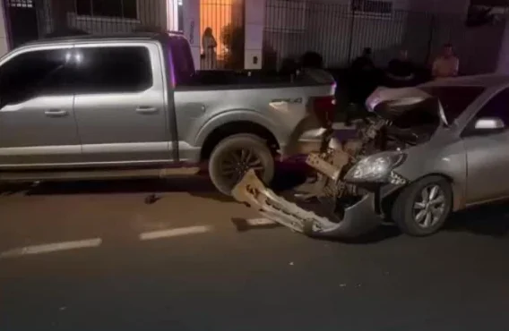 Motorista bate em caminhonete estacionada e PM encontra arma de fogo dentro de veículo em Sorriso; veja vídeo