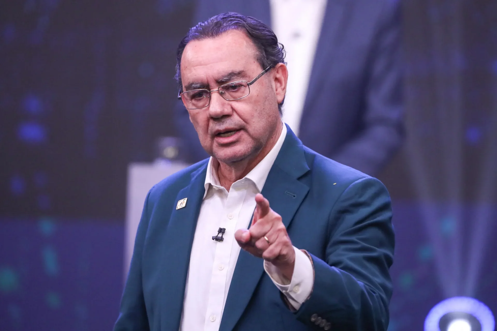Augusto Cury cumpre agenda em Cuiabá com coletiva e visita ao Shopping Popular; veja vídeo