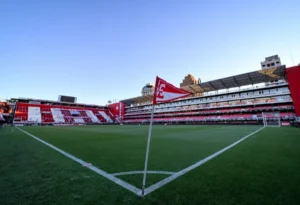 Estudiantes pode deixar La Plata para enfrentar Flamengo na semifinal da Libertadores
