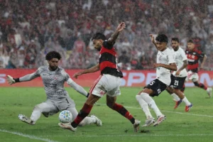 Flamengo dispara no returno do Brasileirão enquanto Corinthians amarga pior campanha