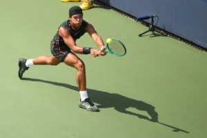 Guto Miguel reage após perder primeiro set e garante vaga na semifinal do US Open Júnior; veja vídeo