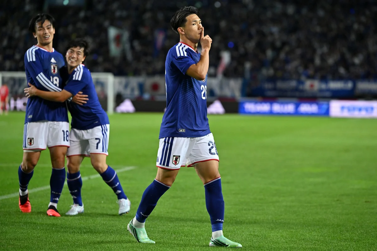 Japão marca duas vezes nos acréscimos e estraga estreia de Diego Forlán pelo Uruguai; veja os gols