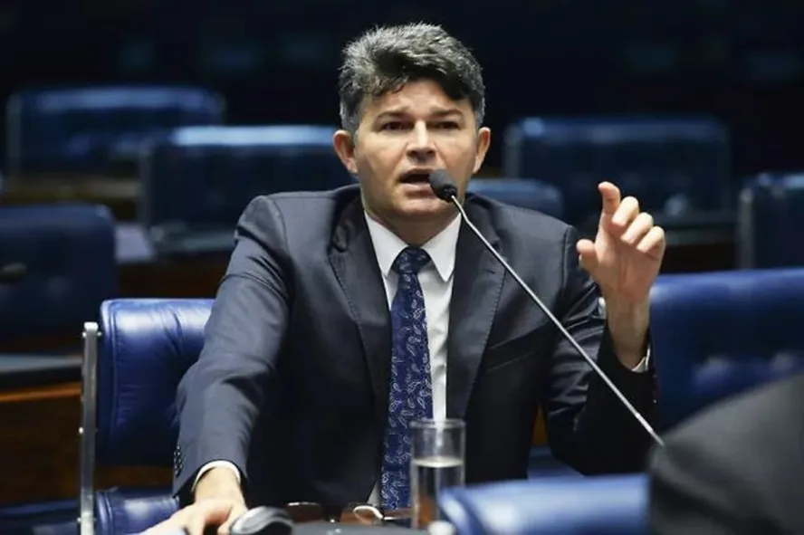 Medeiros admite fala sobre eleitor que “ora para alienígena e bebe detergente” e diz que não pedirá desculpas; veja vídeo