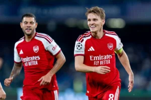 Odegaard decide na reta final e Arsenal vence Napoli fora de casa na Champions; veja o gol