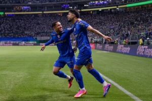 Palmeiras domina lista de atletas mais valiosos do Brasileirão com trio perto de R$ 800 milhões