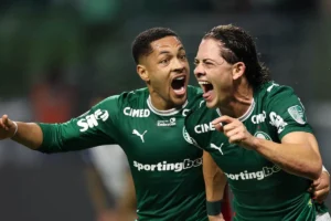 Palmeiras supera LDU com gol inédito de Giay e leva vantagem para decisão em Quito; veja o gol