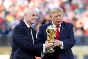 Infantino enfrenta nova denúncia por suposto abuso de poder e relação com Trump