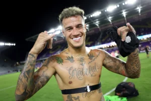 Santos confirma Philippe Coutinho como reforço após pedido de Neymar; veja vídeo