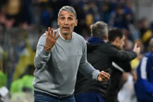 Vojvoda deixa o Racing após três meses e eliminação com virada diante do Boca Juniors