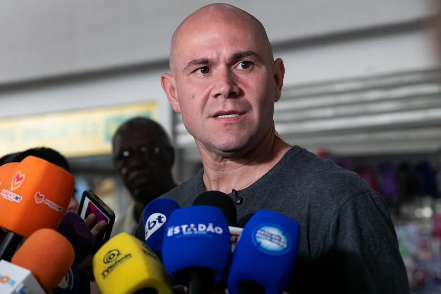 Abilio aposta em vitória de Flávio Bolsonaro e critica governo Lula por preços e impostos; veja vídeo