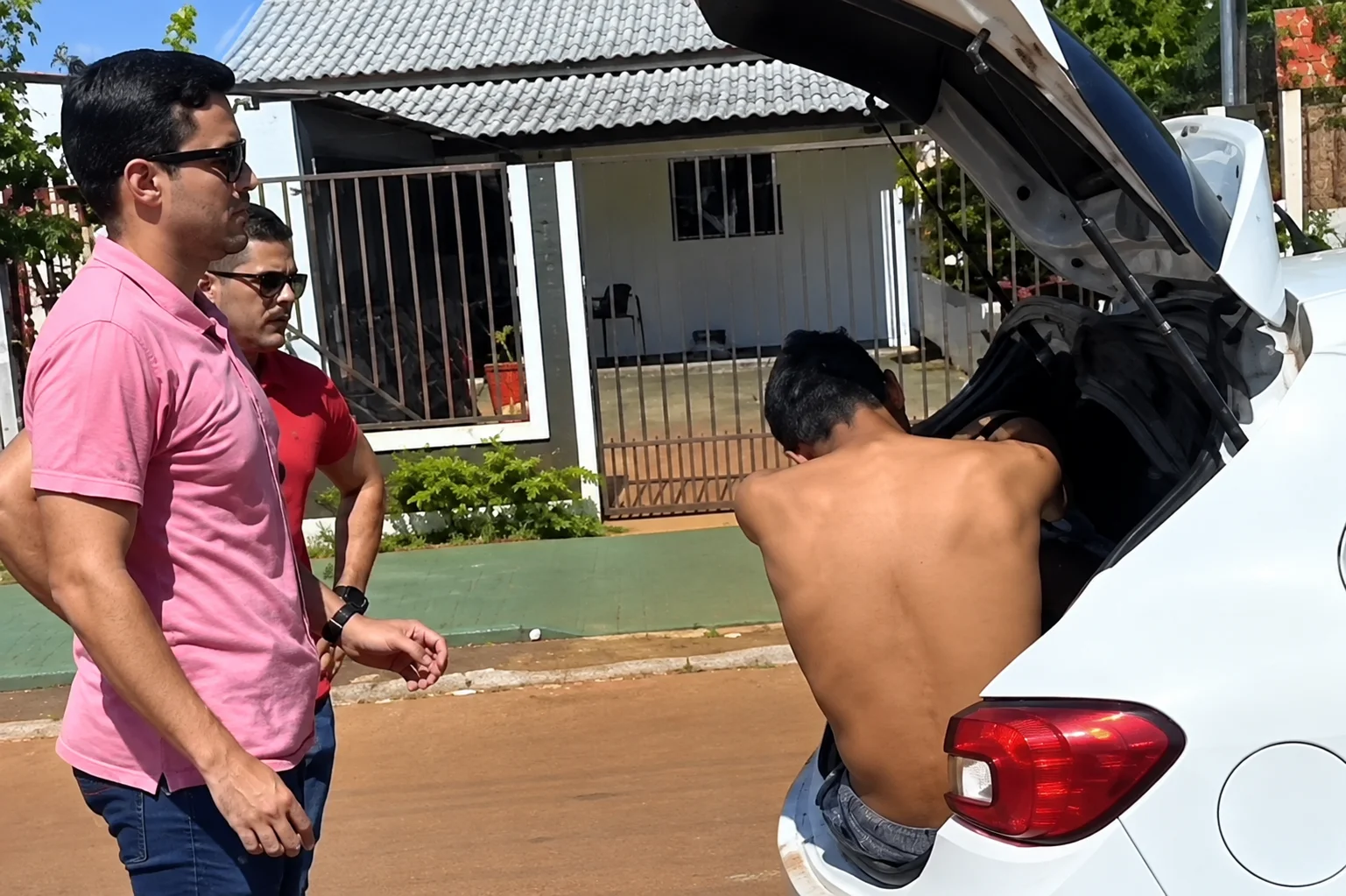 Polícia prende suspeito de assalto a farmácia e recupera celular em Mirassol D’Oeste; veja vídeo