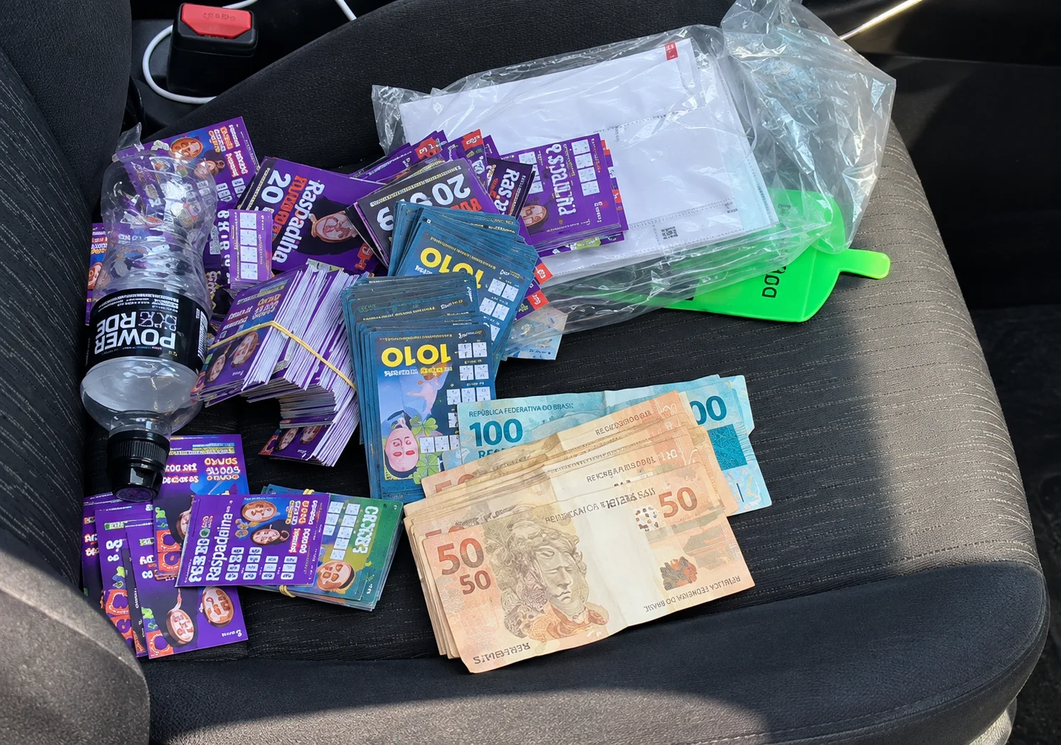 Homem é detido com santinhos e R$ 1,6 mil durante eleição em Sinop; veja vídeo