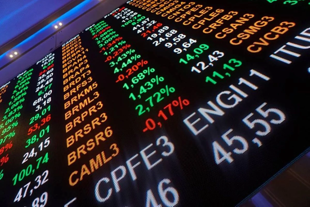 Bolsa dispara 9,1%, supera 209 mil pontos pela primeira vez e dólar cai abaixo de R$ 5 após 1º turno
