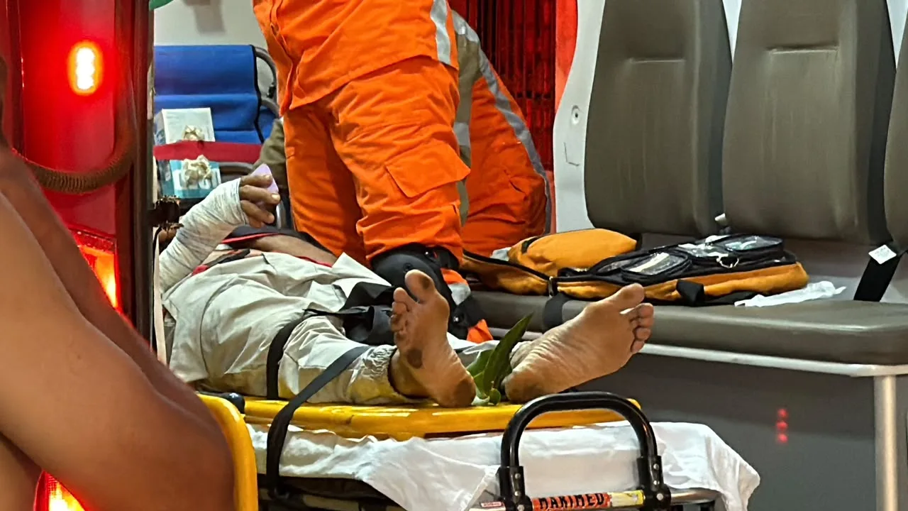 Homem de 57 anos cai de altura de quatro metros durante poda de árvore e sofre fraturas em Sorriso; veja vídeo