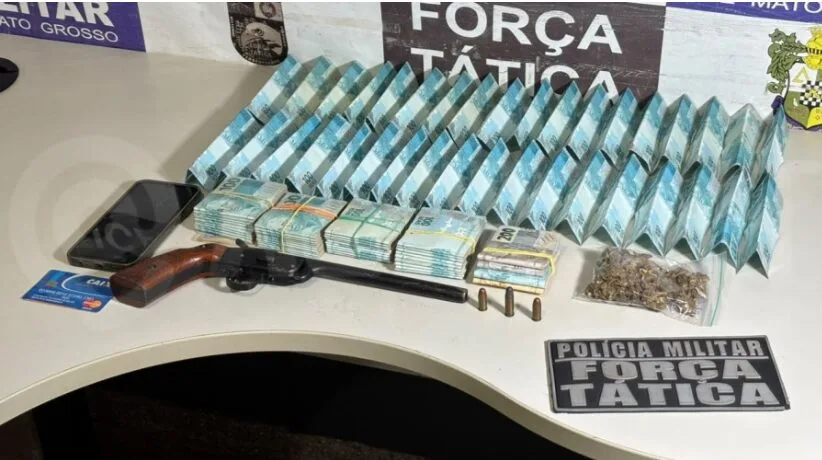 Polícia encontra R$ 54 mil, maconha e arma em casa em Rondonópolis