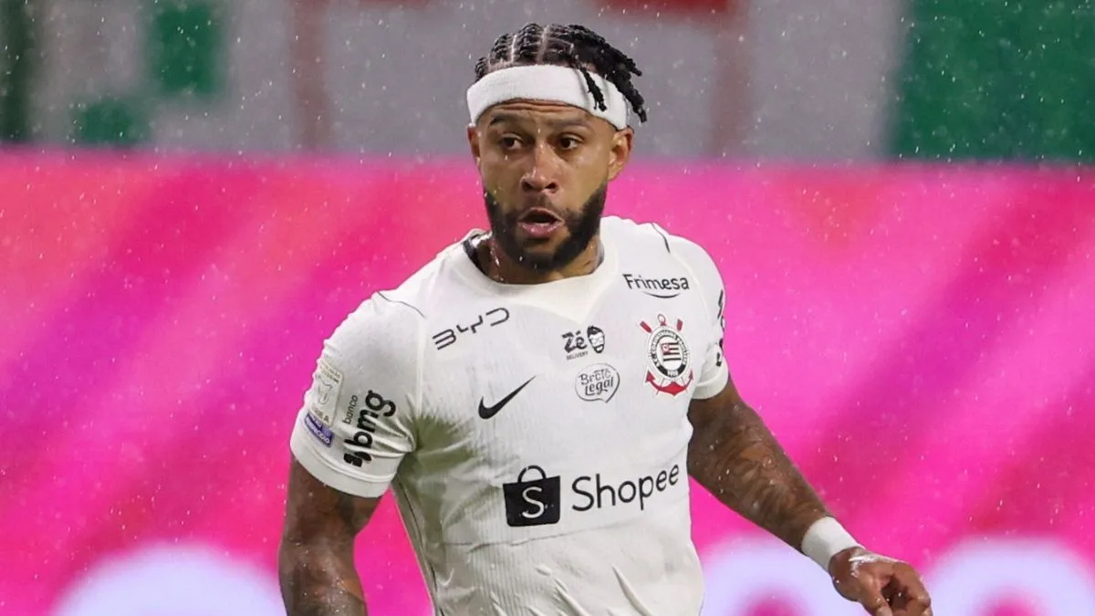 Corinthians confirma lesão de Memphis Depay e atacante pode desfalcar equipe contra o Vasco