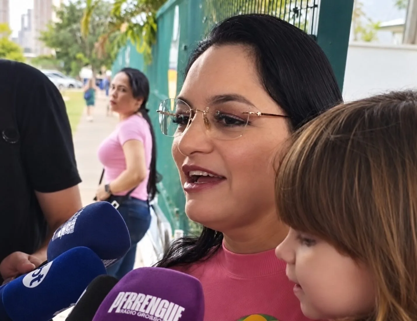 Samantha Iris destaca reconhecimento dos eleitores e diz chegar à votação ‘animada e esperançosa’; veja vídeo