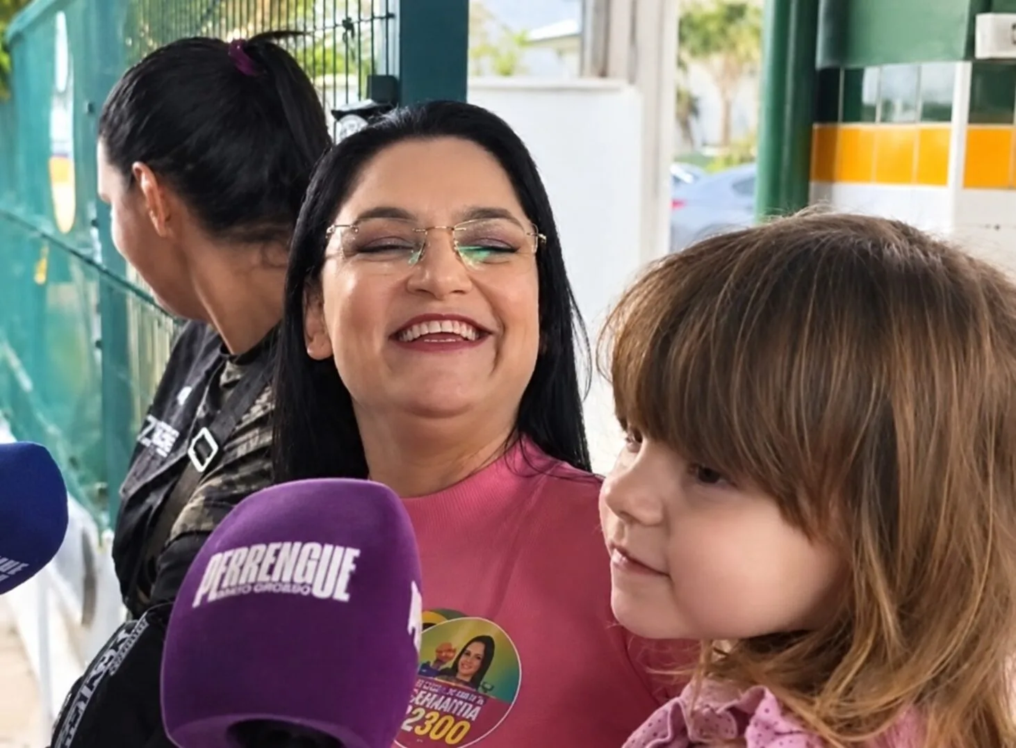 Samantha Iris chega à votação ‘animada e esperançosa’ e diz que decisão está nas mãos dos eleitores; veja vídeo