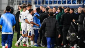 Confusão entre Irlanda e Israel termina com acusação de cusparada e pode parar na Uefa; veja vídeo