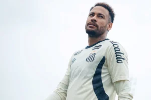 Santos fecha patrocínio até 2027 em parceria com empresa de Neymar Pai